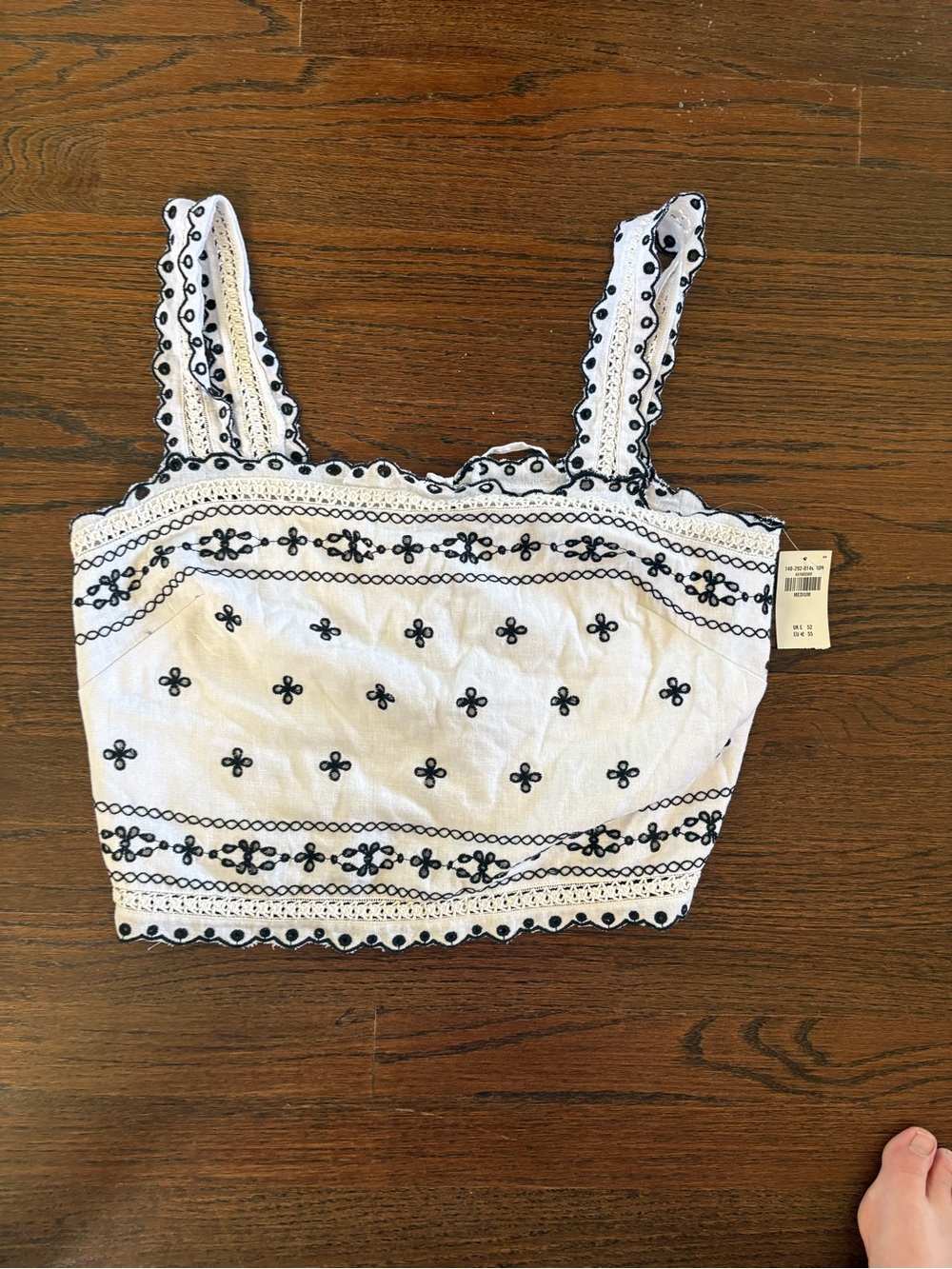 Abercrombie & Fitch White Cropped Eyelet Tank with Black Embroidery